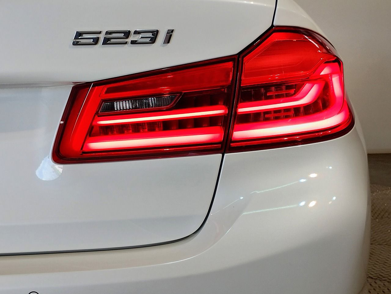523I