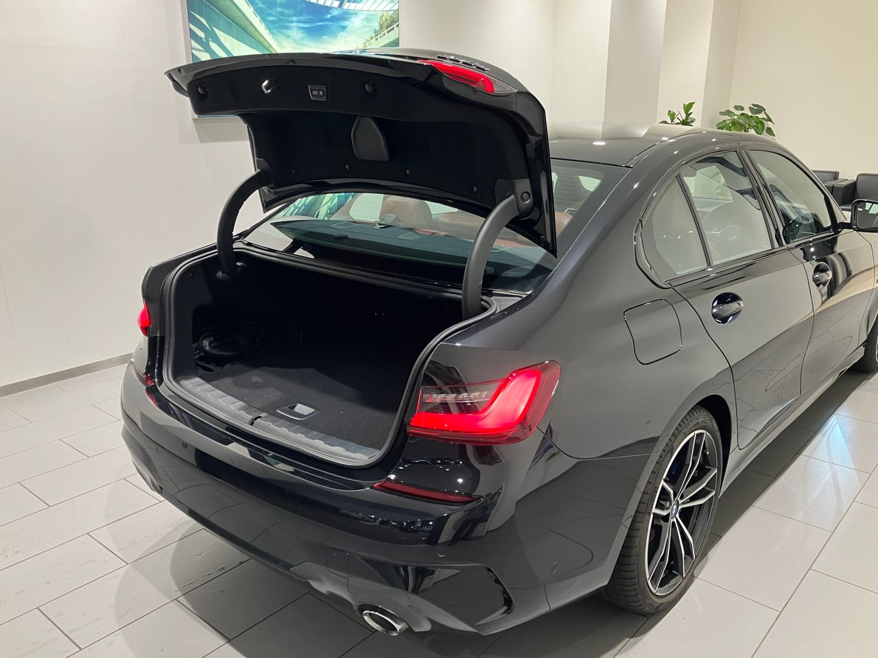 G20 330e Saloon RHD