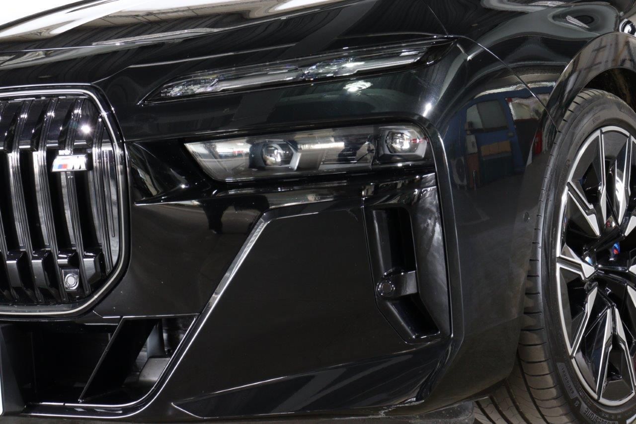BMW i7 M70 xDrive Sedan RHD