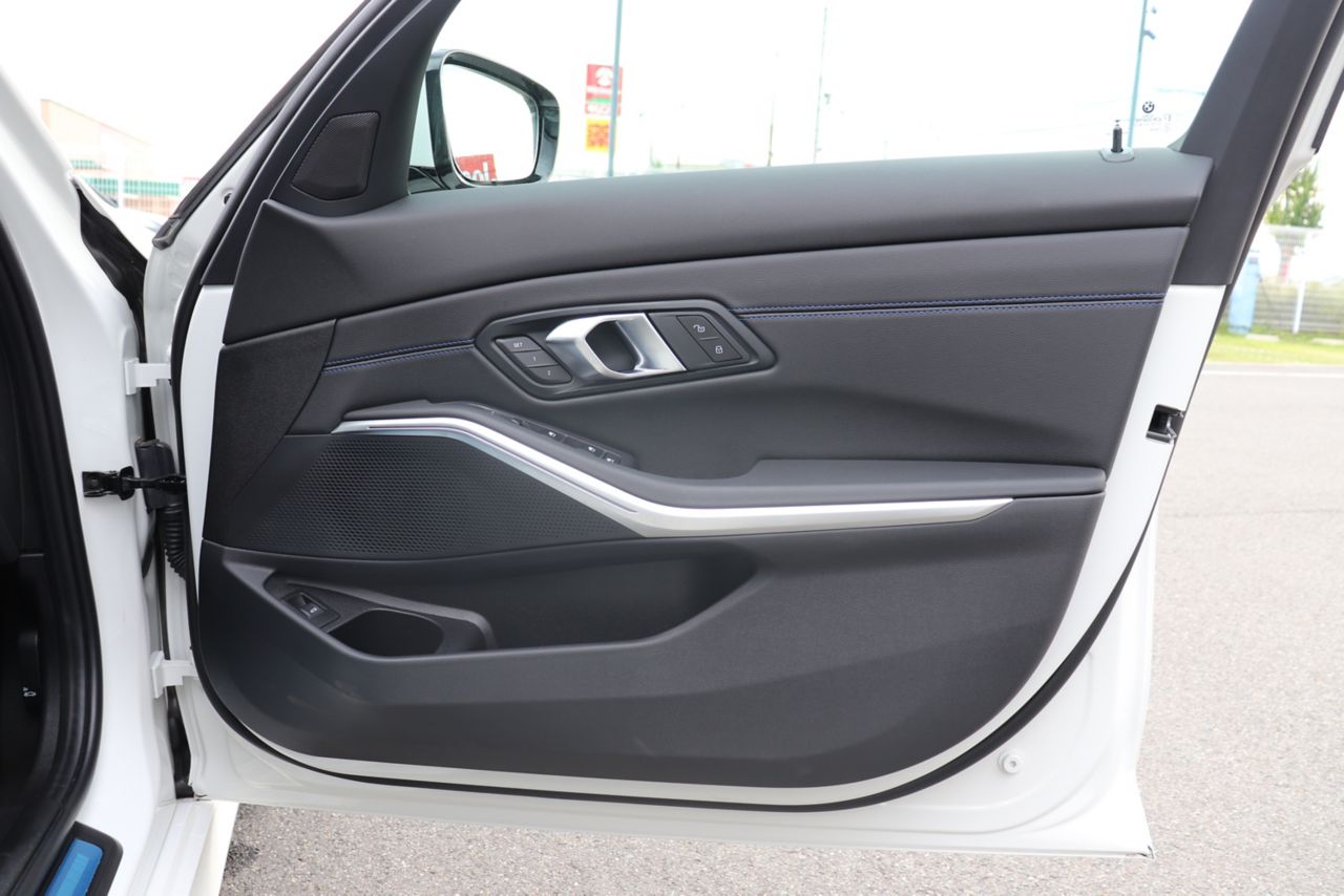 320d xDrive Berline RHD