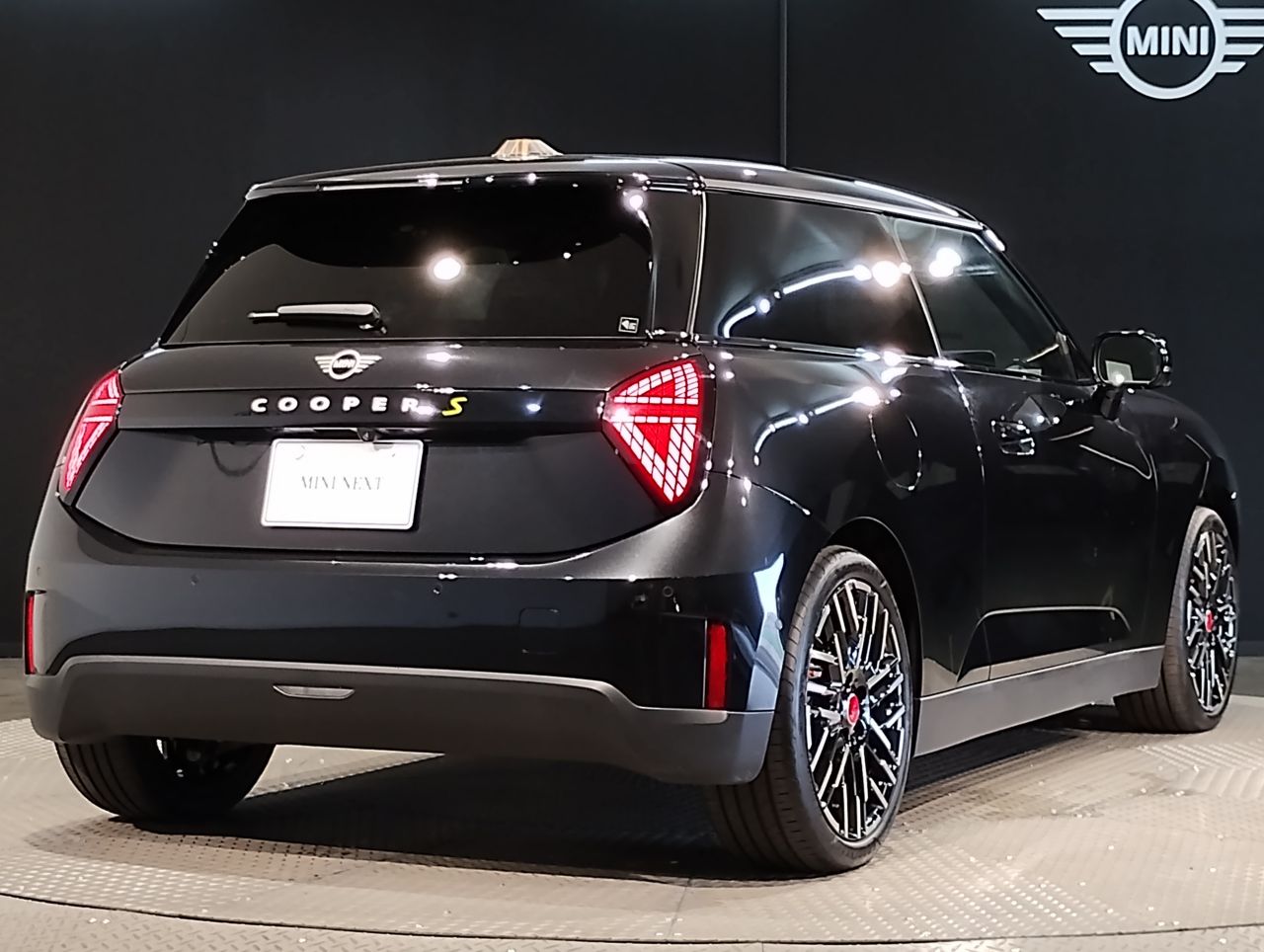 J01 MINI Cooper SE