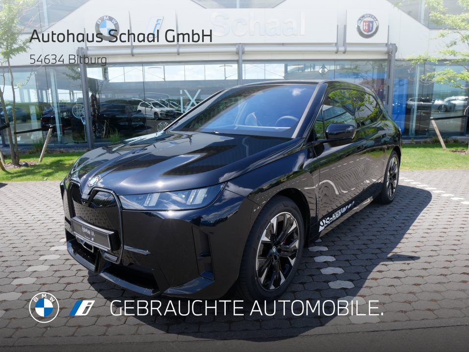 BMW iX