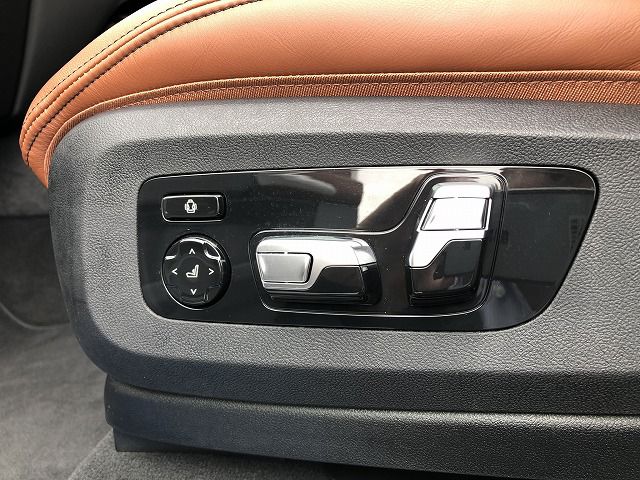 X7 xDrive40d RHD US