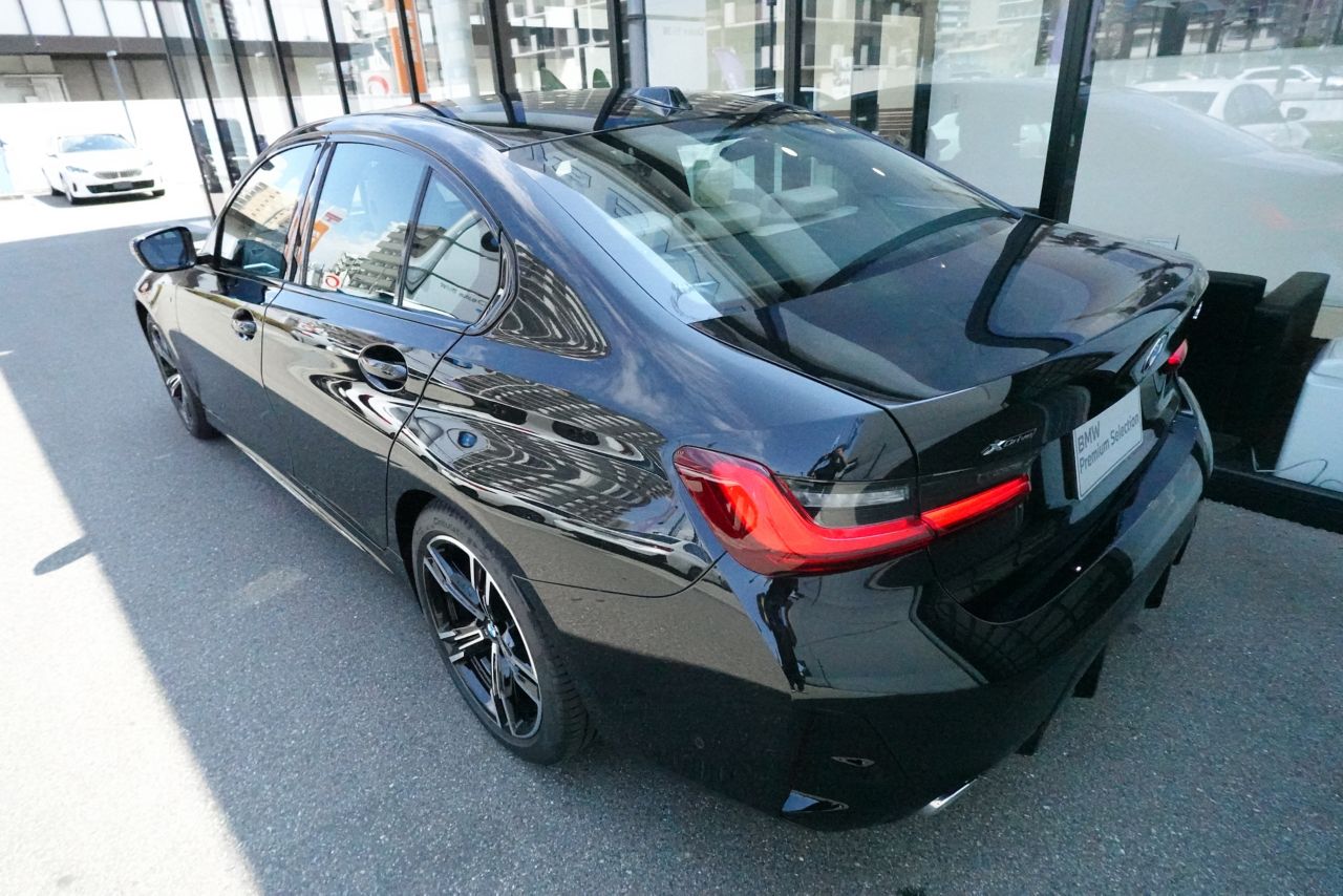 320d xDrive Berline RHD