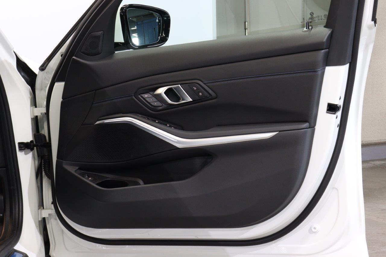 320d xDrive Berline RHD
