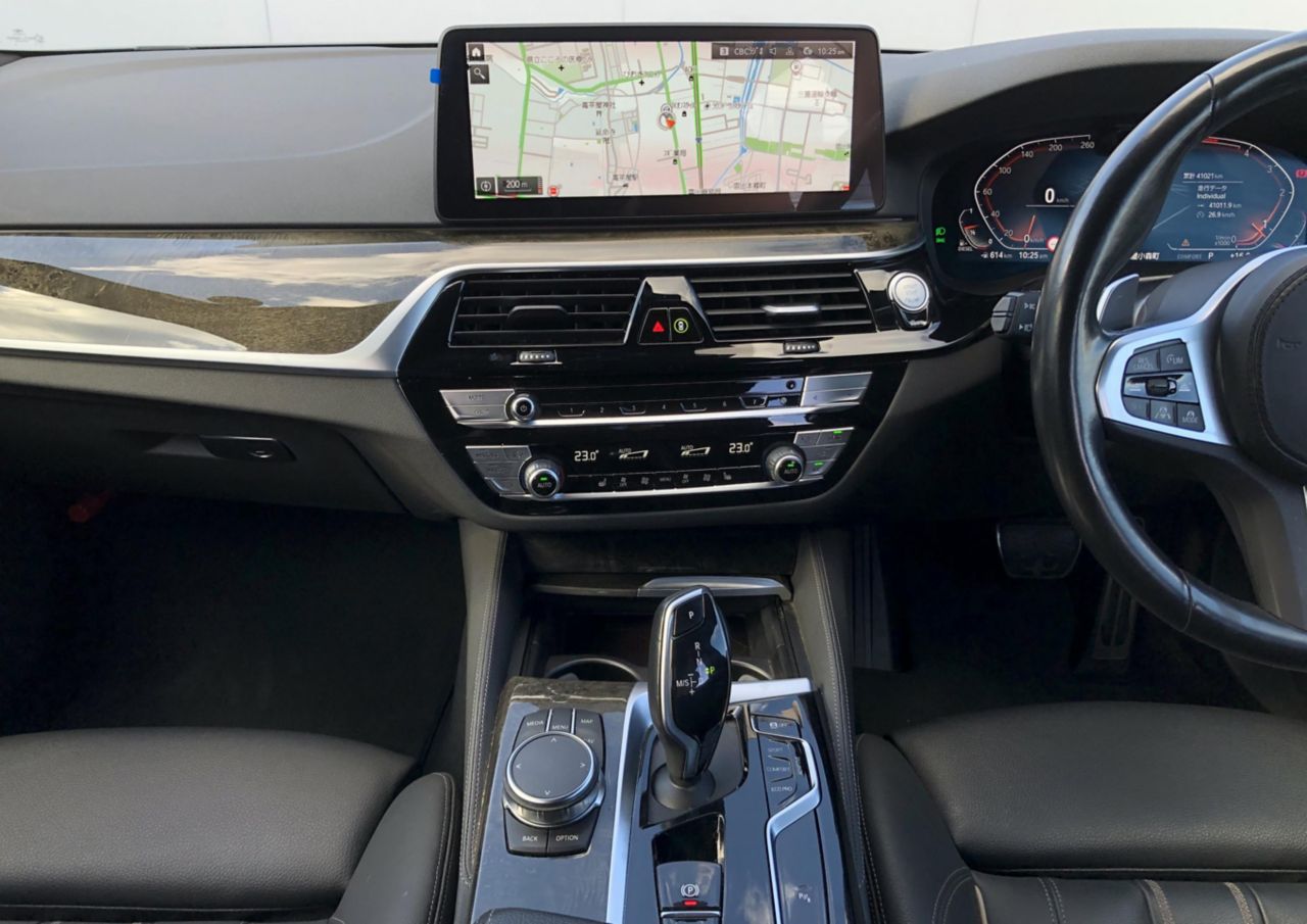 520d xDrive Sedan RHD