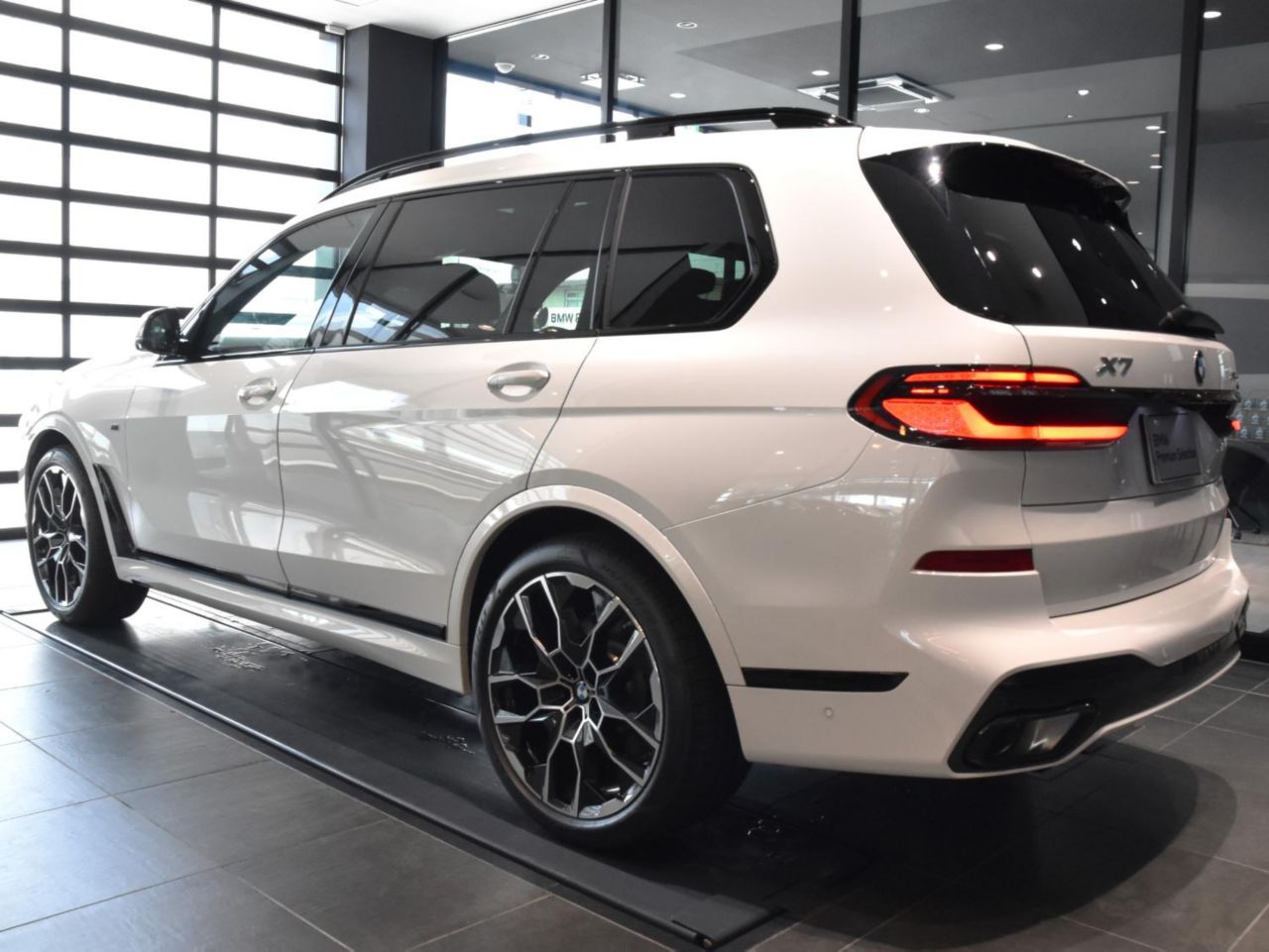 X7 xDrive40d RHD US