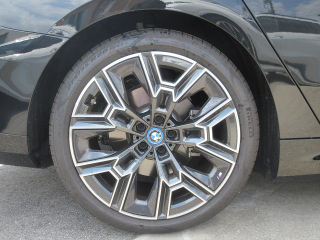 BMW i5 eDrive40 M Sport RHD