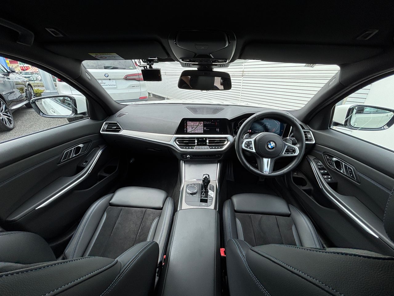 G20 320d xDrive RHD Saloon