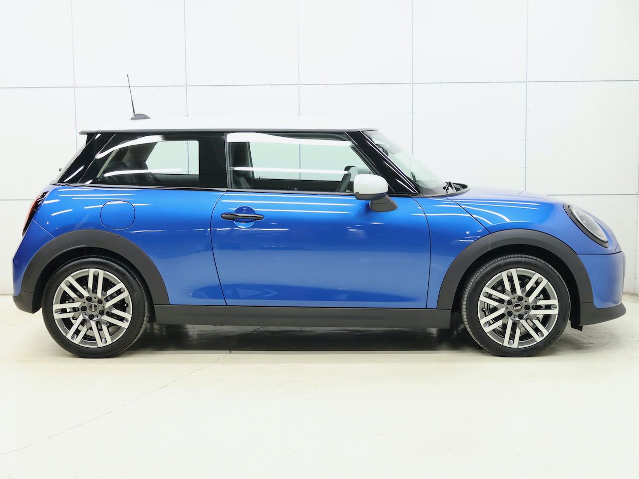 F66 MINI Cooper C 3Dr