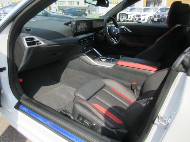 G** 4**i C********** B** 2**i RHD