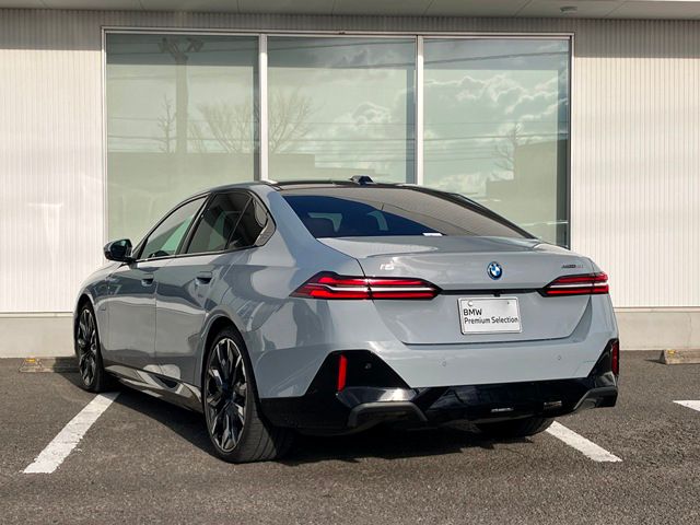 BMW i5 eDrive40 Sedan RHD