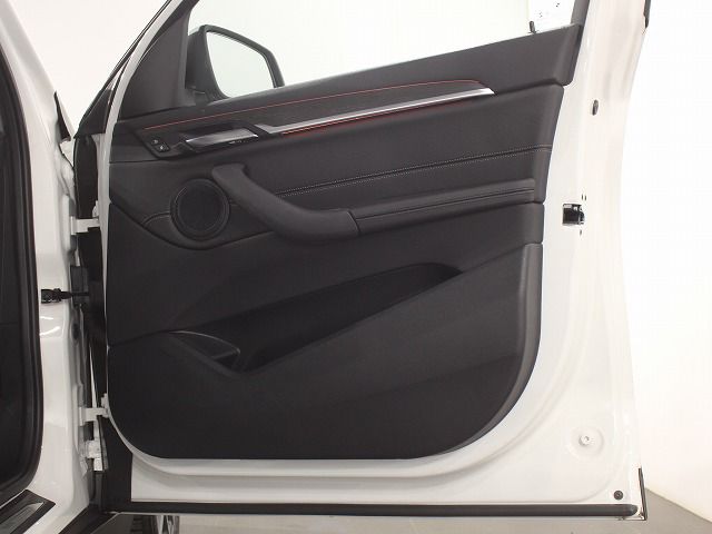 X1 sDrive18i RHD