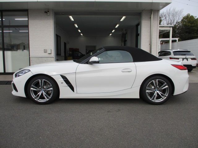 G29 z4 sDrive20i RHD