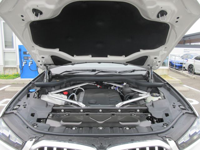 X6 M60i xDrive RHD