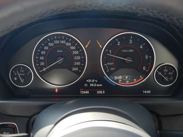 320D SEDAN RHD