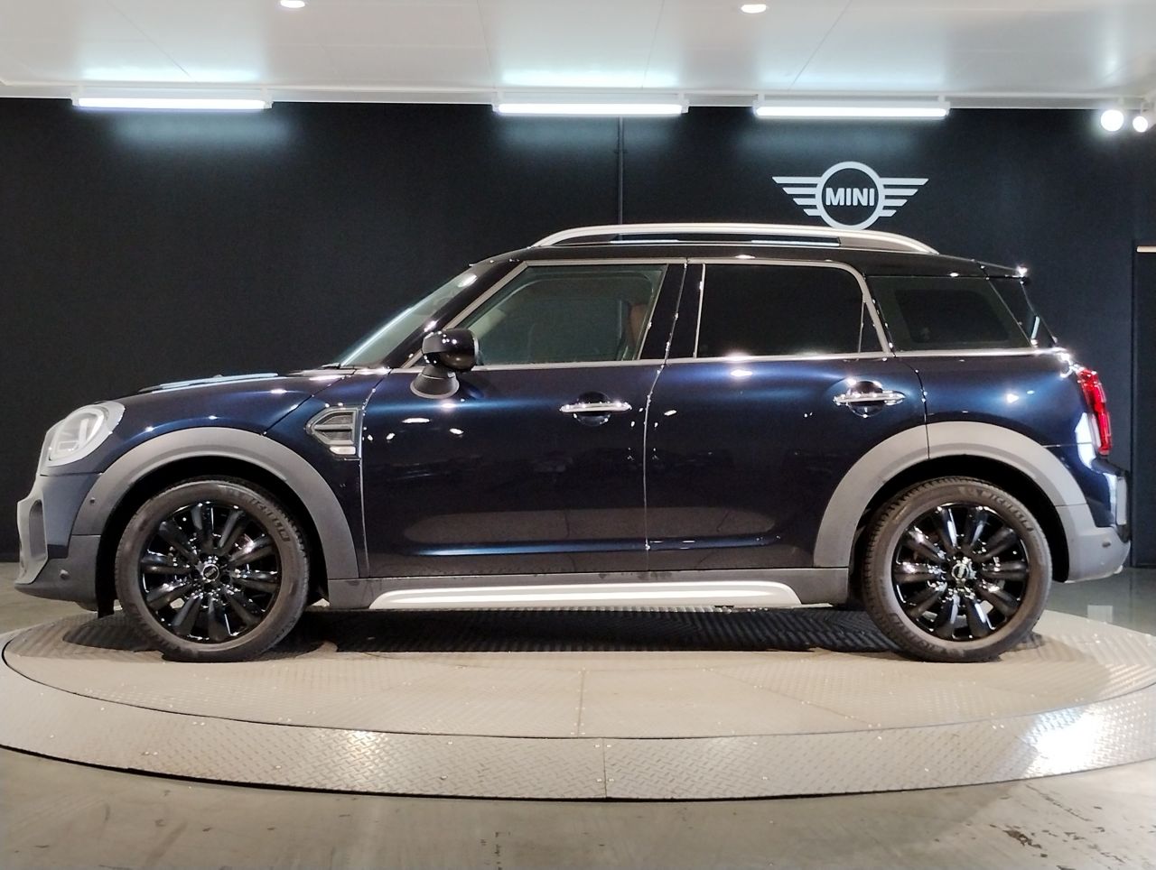 MINI COOPER D CROSSOVER.