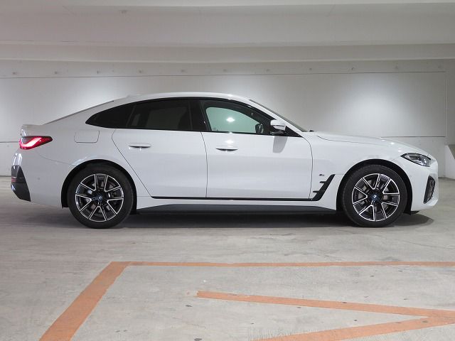 G26 i4 eDrive40 RHD