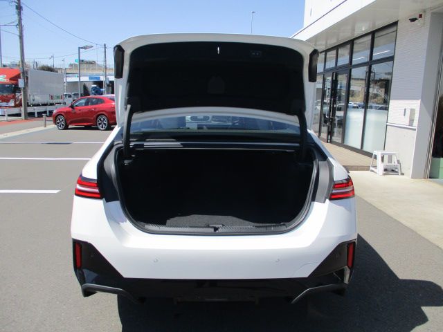 BMW i5 eDrive40 Sedan RHD