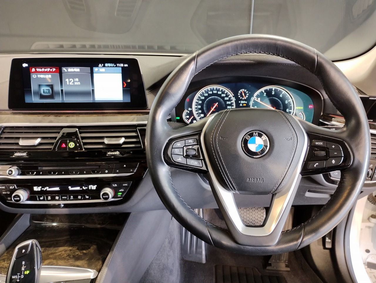 523I