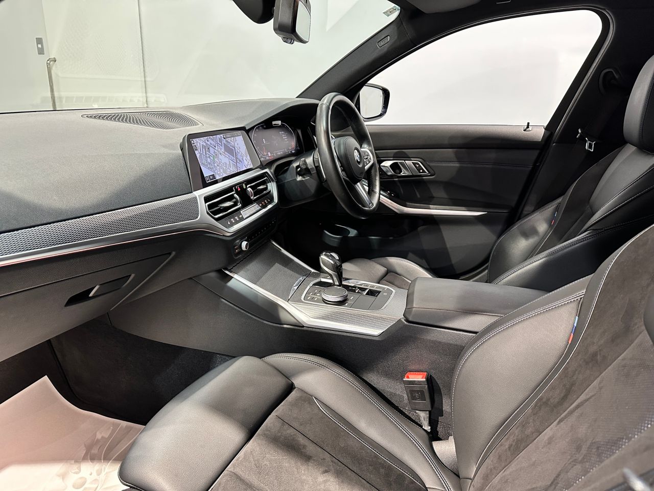 G20 320d xDrive RHD Saloon