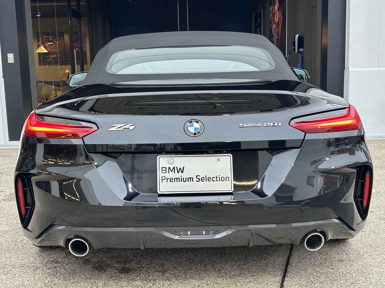 G29 z4 sDrive20i RHD