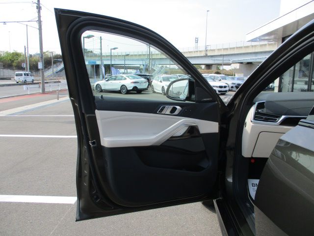 X* xDrive30d RHD
