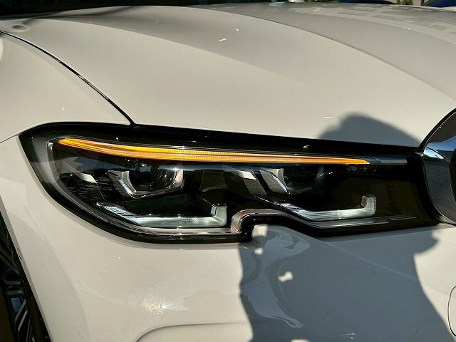 G20 320d xDrive RHD Saloon