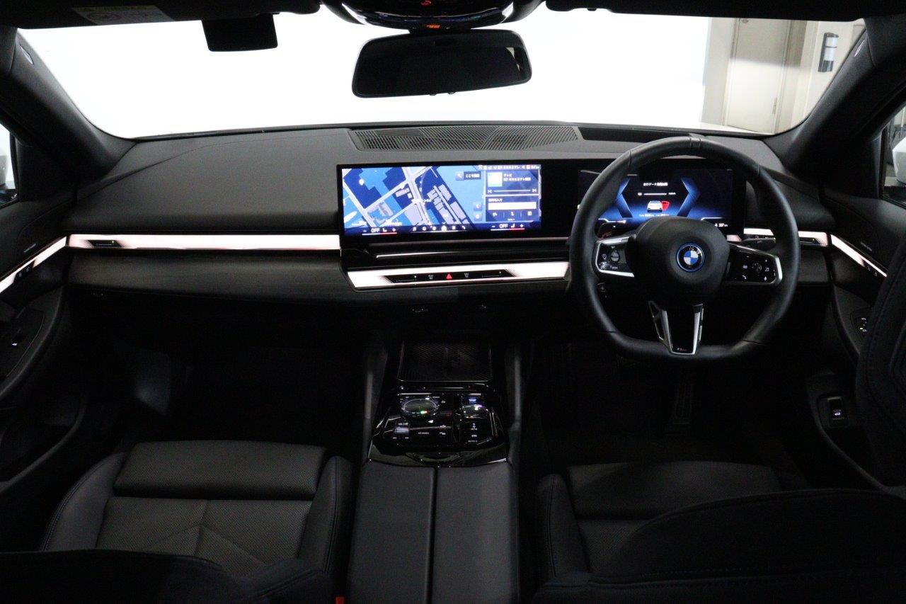 BMW i5 eDrive40 Sedan RHD