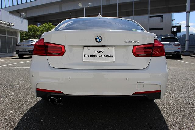 320I SEDAN RHD