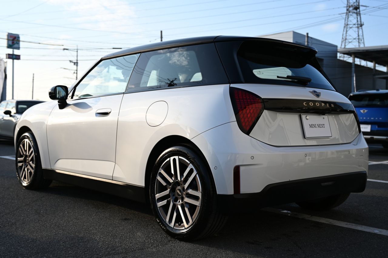 J01 MINI Cooper E