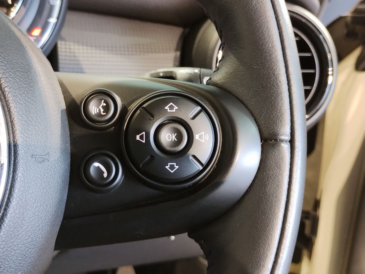 F56 COOPER D (AT)