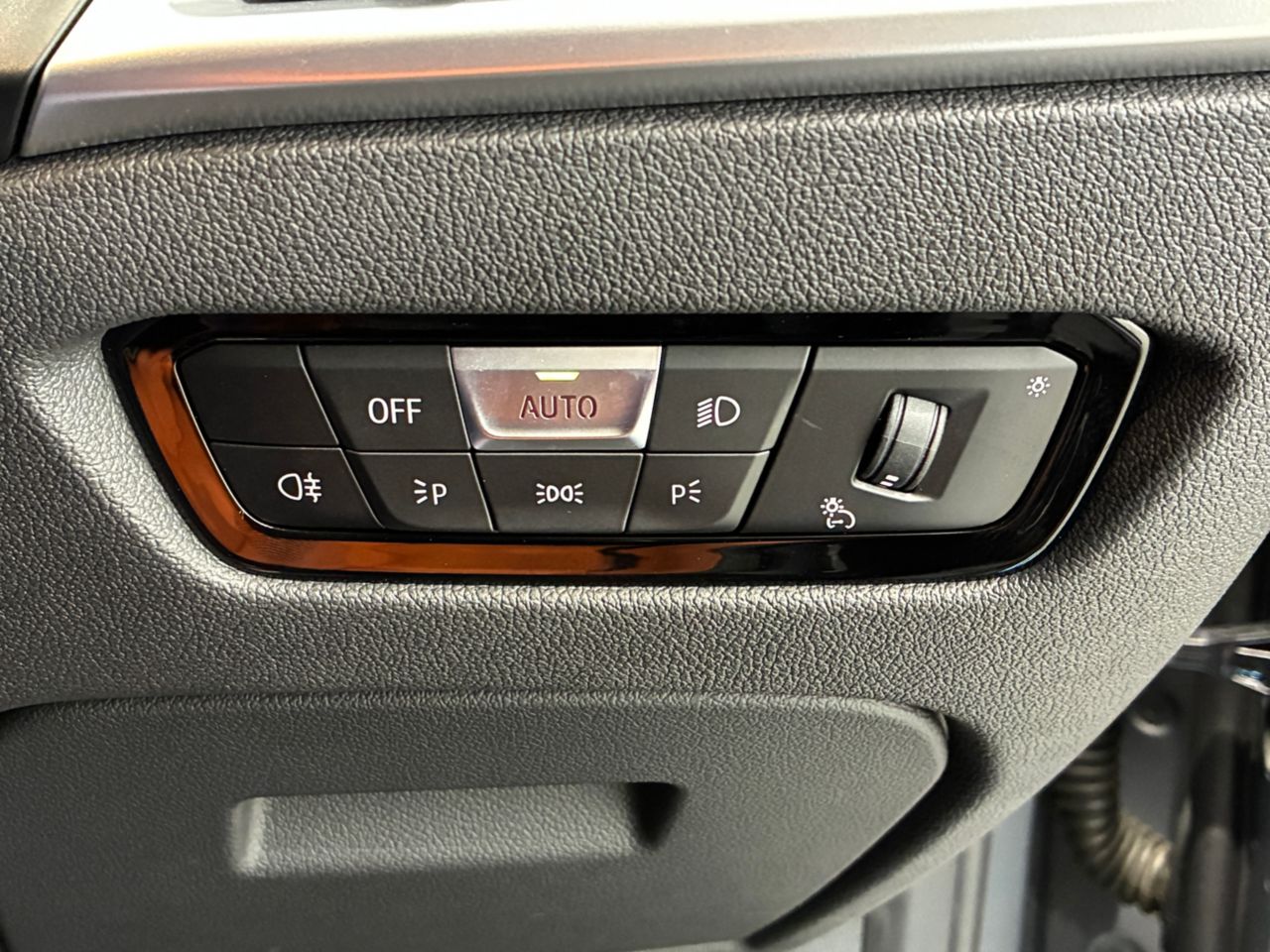 G** M* C********** * x***** T******