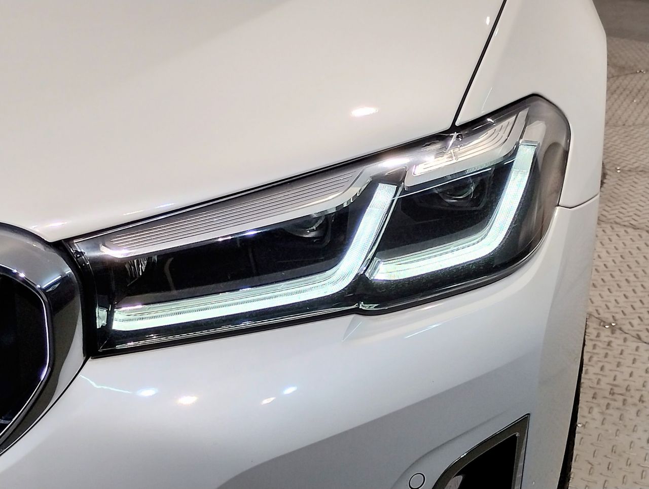 520d xDrive Sedan RHD