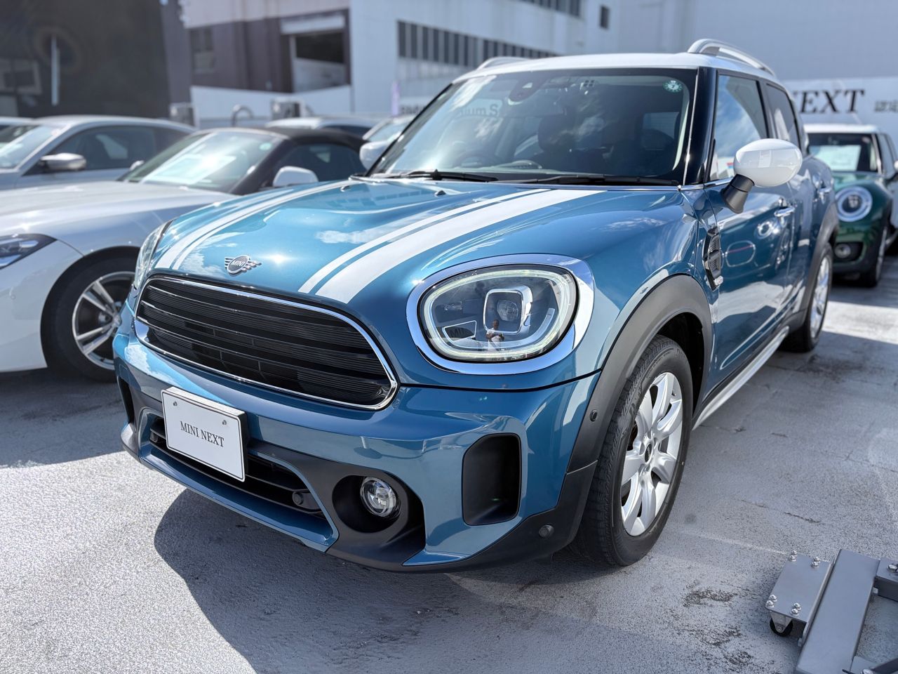 THE NEW MINI COOPER D CROSSOVER.