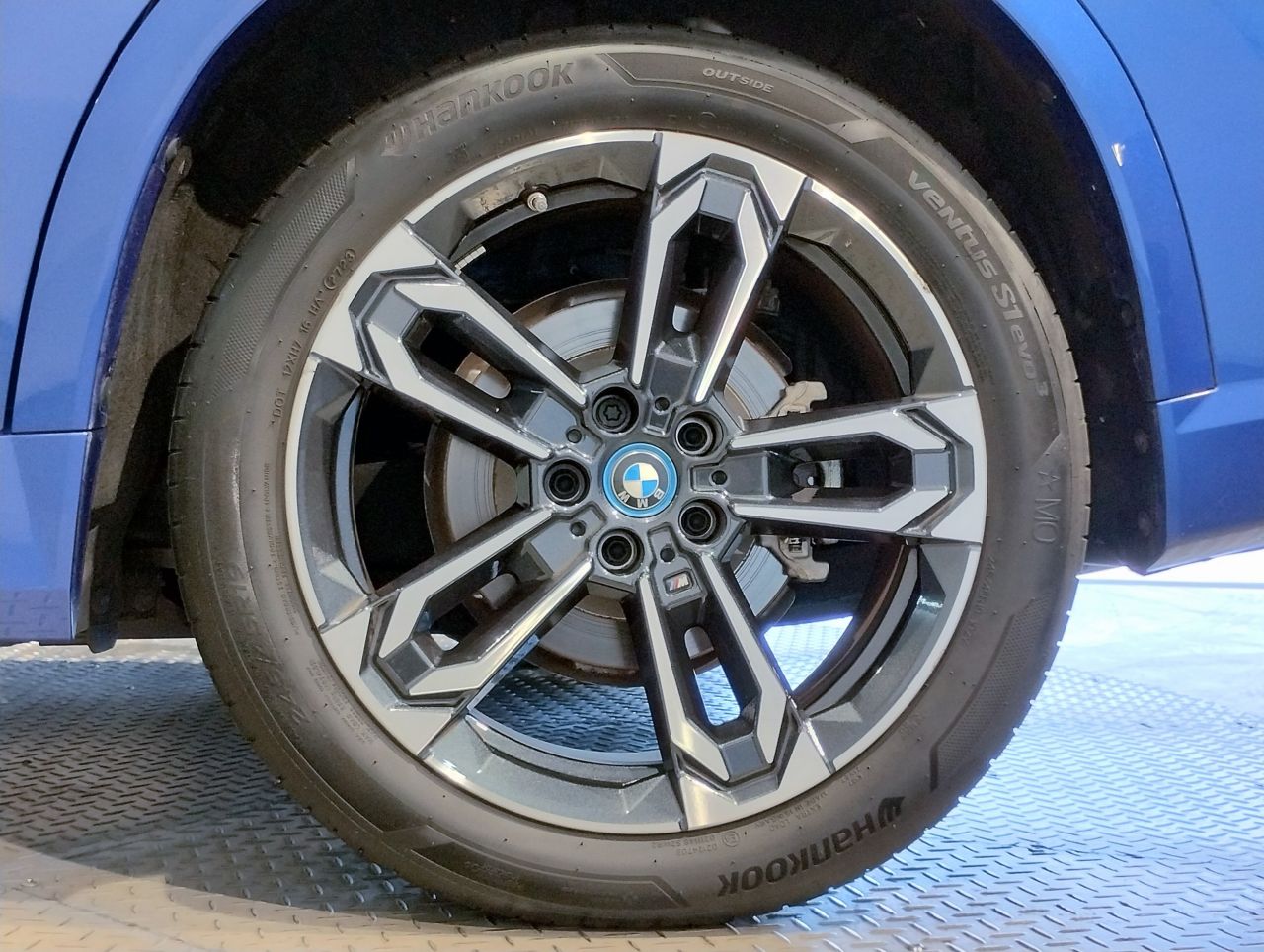 U11 iX1 xDrive30