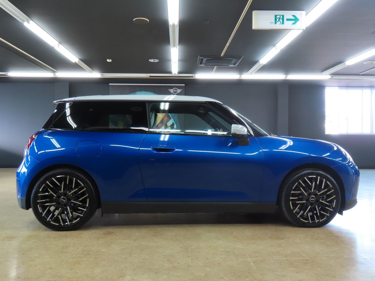 J01 MINI Cooper SE