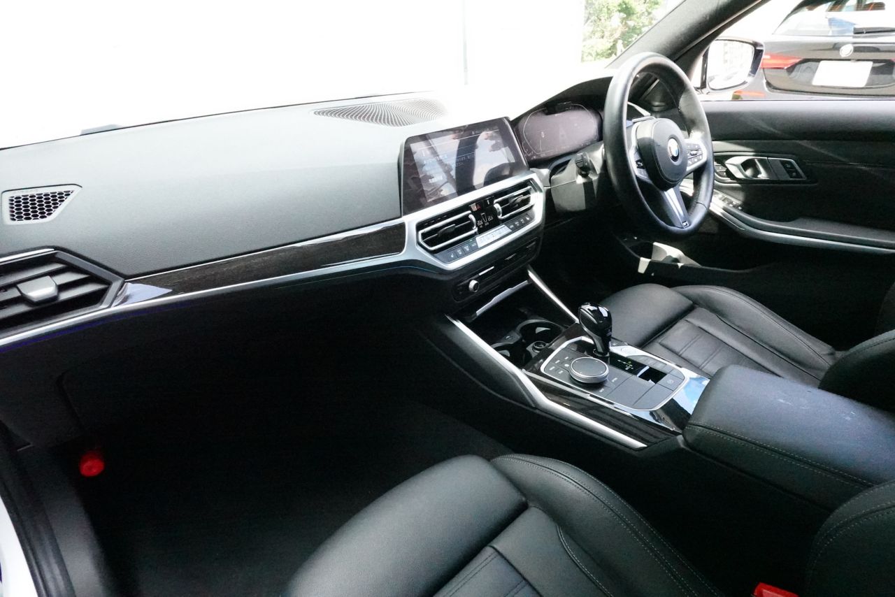 G20 330e Saloon RHD