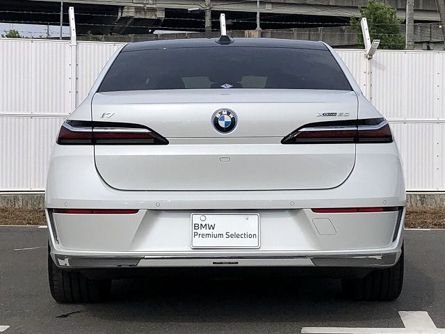 i7 xDrive60 Sedan RHD