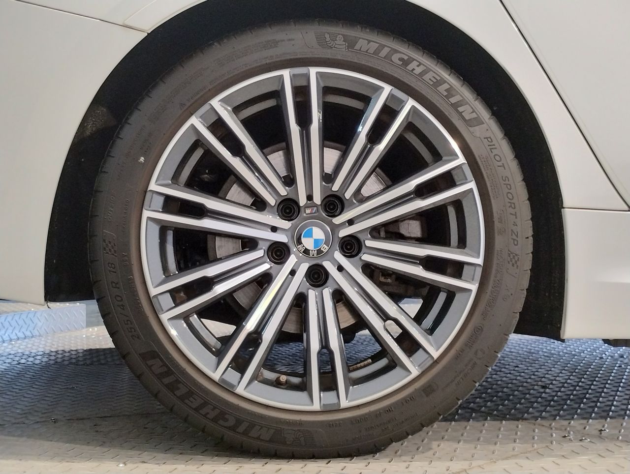 320i Sedan RHD
