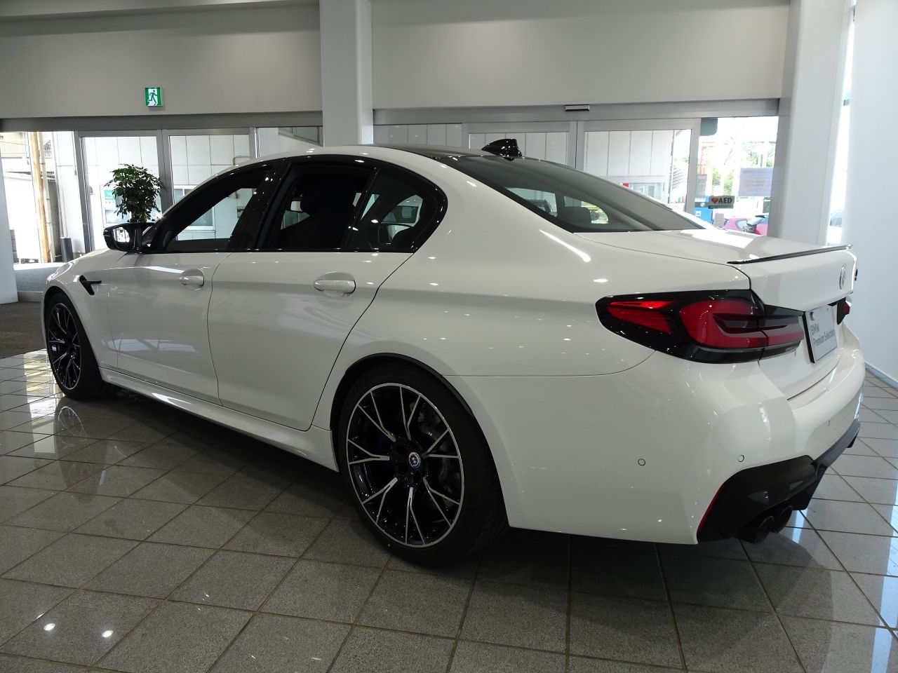 M5 Sedan RHD