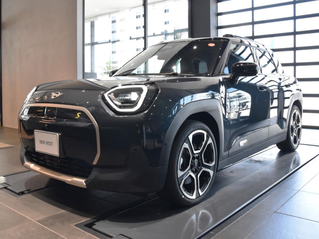 THE NEW ALL-ELECTRIC MINI ACEMAN SE