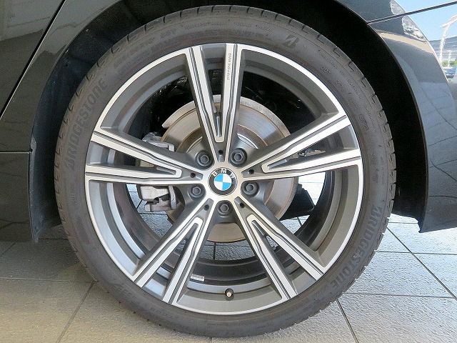320d xDrive Berline RHD