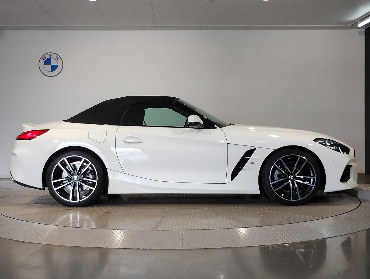 G29 z4 sDrive20i RHD