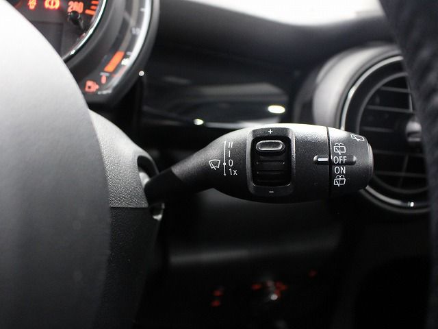 F55 COOPER D (AT)