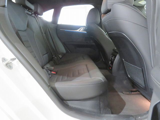 G26 i4 eDrive40 RHD