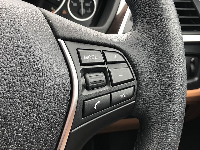 320D SEDAN RHD
