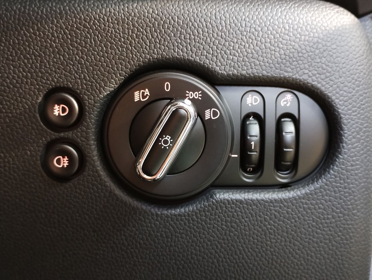 F56 COOPER D (AT)