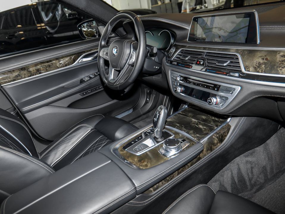 BMW 740