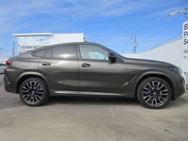 X6 M60i xDrive RHD